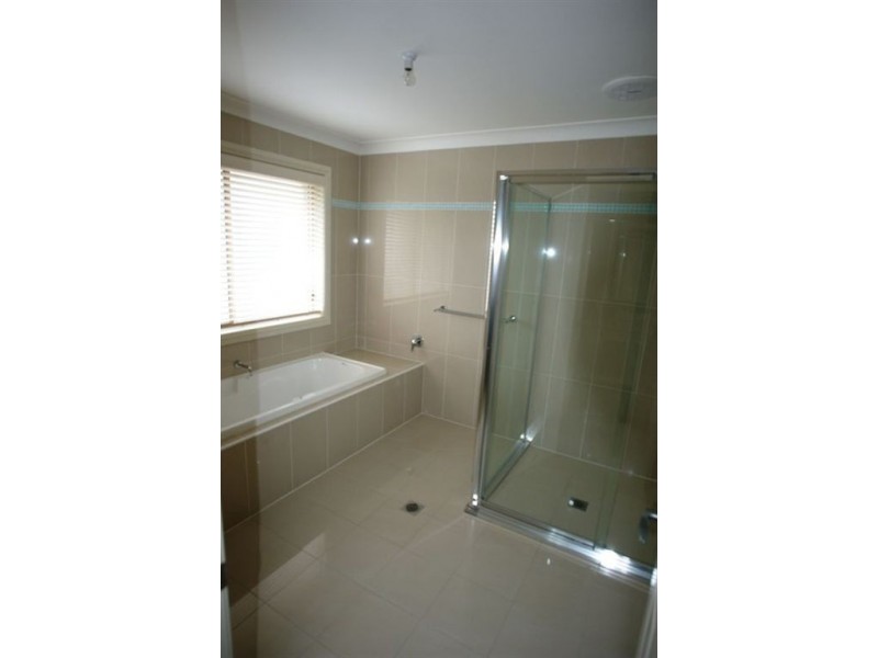 14 Rheinbergers Circuit, Elderslie NSW 2570