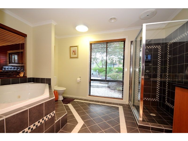 3 Hillside Court, Lysterfield South VIC 3156