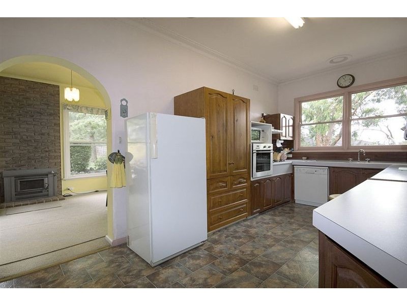 4 Roberts Street, Ferntree Gully VIC 3156