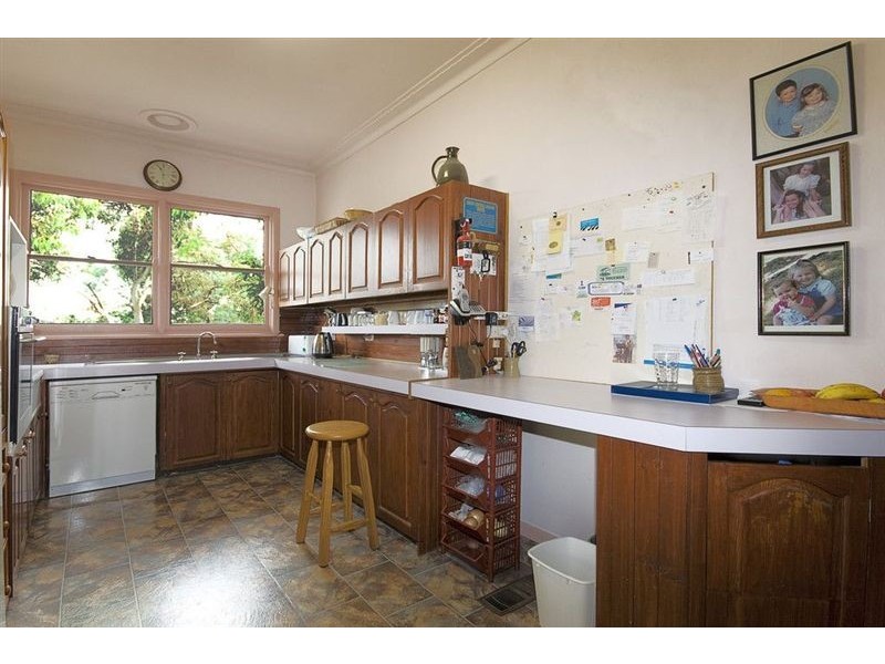 4 Roberts Street, Ferntree Gully VIC 3156