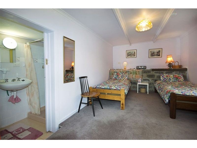 4 Roberts Street, Ferntree Gully VIC 3156