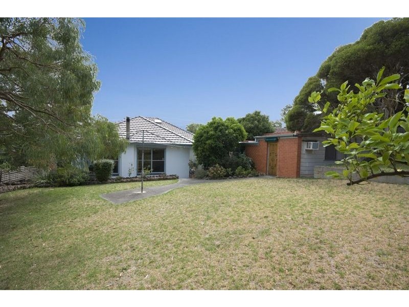 4 Roberts Street, Ferntree Gully VIC 3156