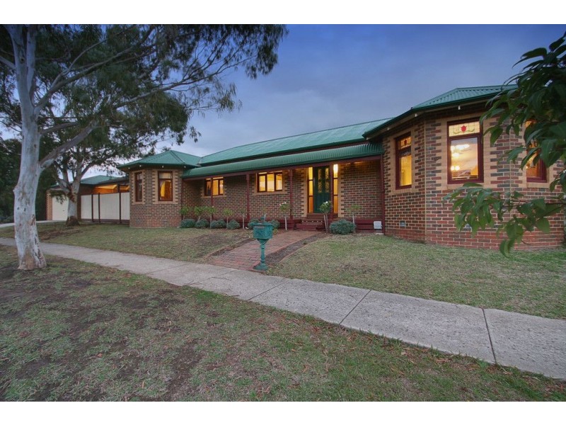 28 Segarta Circuit, Ferntree Gully VIC 3156