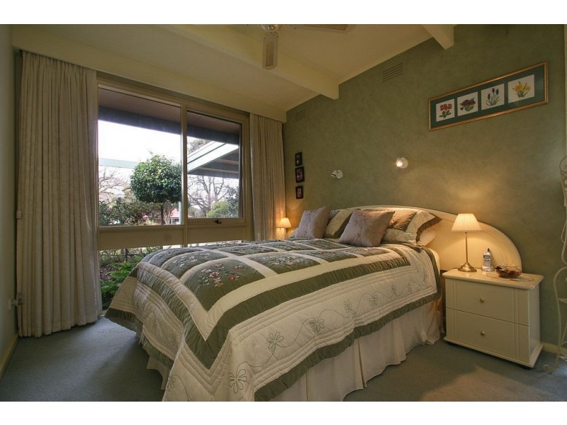 17 Westley Street, Ferntree Gully VIC 3156