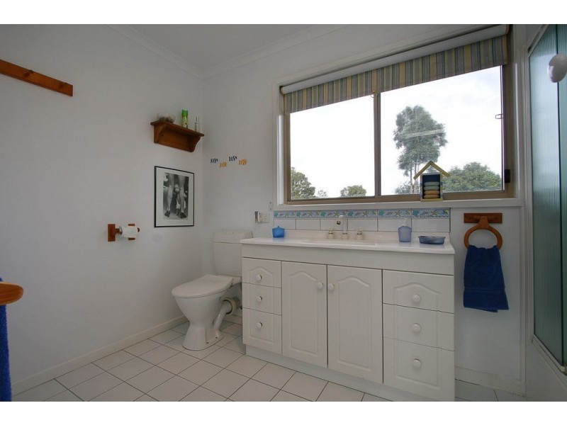 17 Westley Street, Ferntree Gully VIC 3156