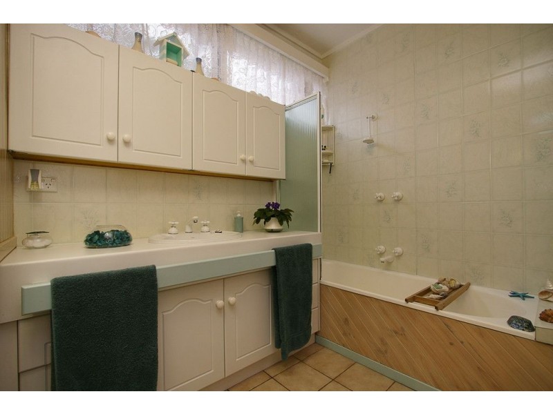 17 Westley Street, Ferntree Gully VIC 3156