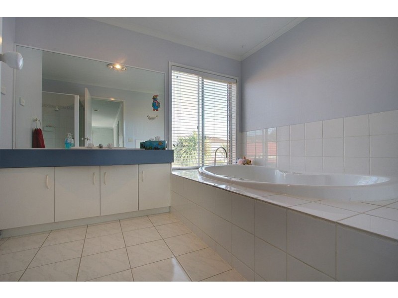 56 Liviana Drive, Rowville VIC 3178