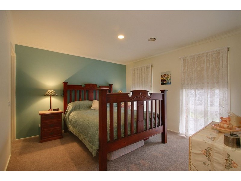 16 Mayfair Drive, Ferntree Gully VIC 3156