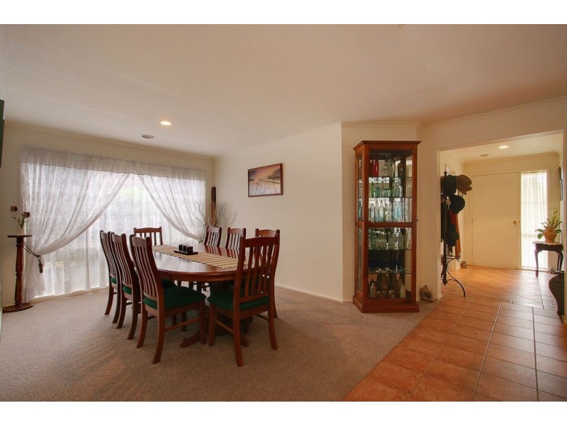 16 Mayfair Drive, Ferntree Gully VIC 3156