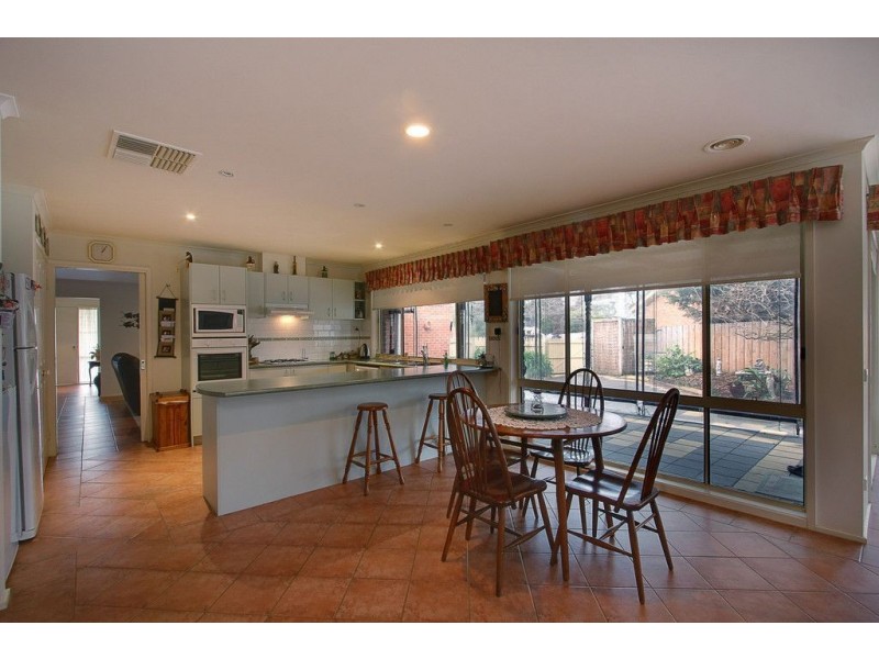 16 Mayfair Drive, Ferntree Gully VIC 3156