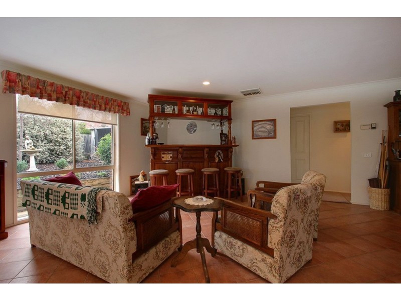 16 Mayfair Drive, Ferntree Gully VIC 3156