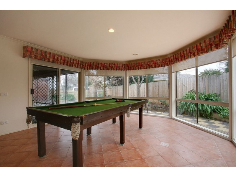 16 Mayfair Drive, Ferntree Gully VIC 3156