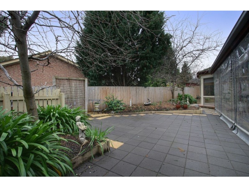 16 Mayfair Drive, Ferntree Gully VIC 3156