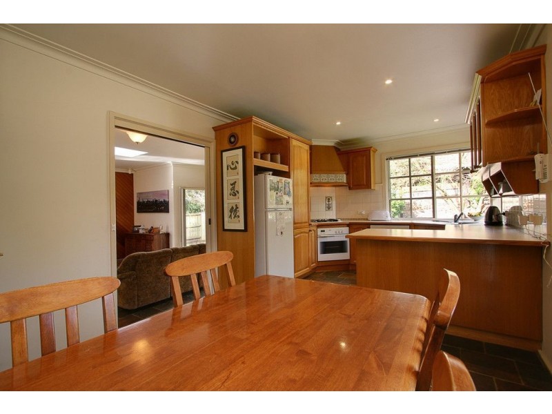 2 Litchfield Avenue, Ferntree Gully VIC 3156