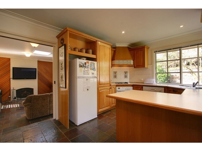 2 Litchfield Avenue, Ferntree Gully VIC 3156