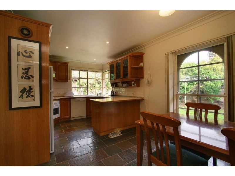 2 Litchfield Avenue, Ferntree Gully VIC 3156