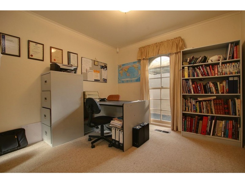 2 Litchfield Avenue, Ferntree Gully VIC 3156