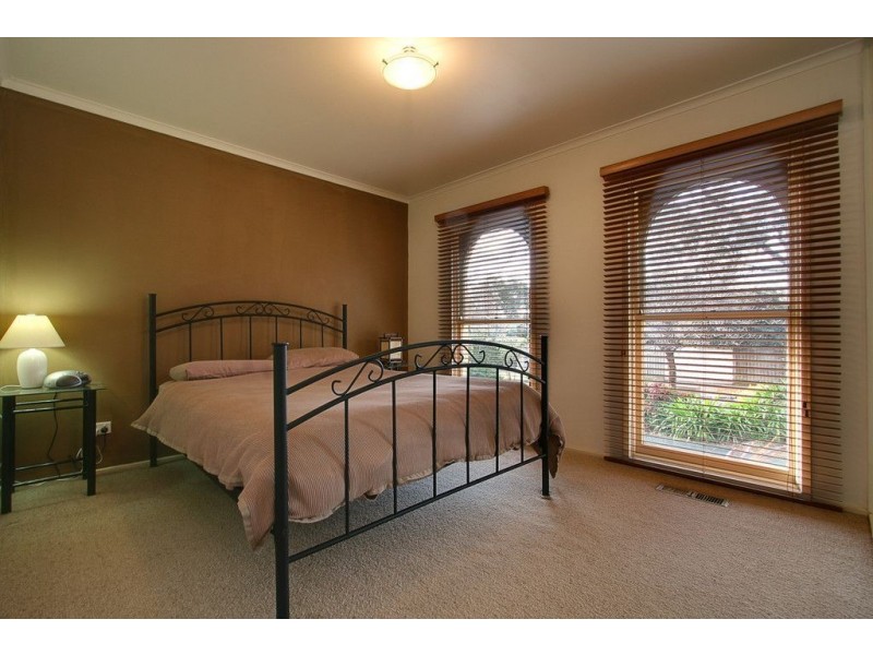 2 Litchfield Avenue, Ferntree Gully VIC 3156