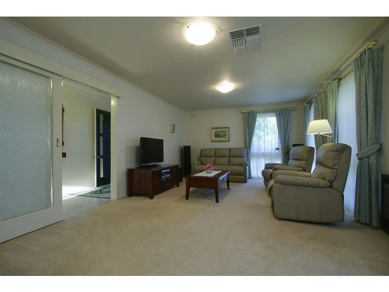 25 Michele Drive, Scoresby VIC 3179