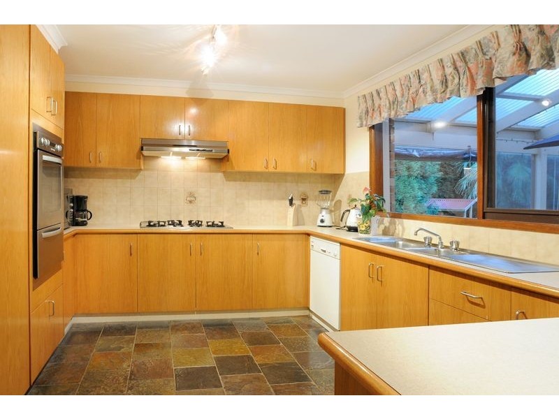 10 Kirrum Close, Wantirna South VIC 3152