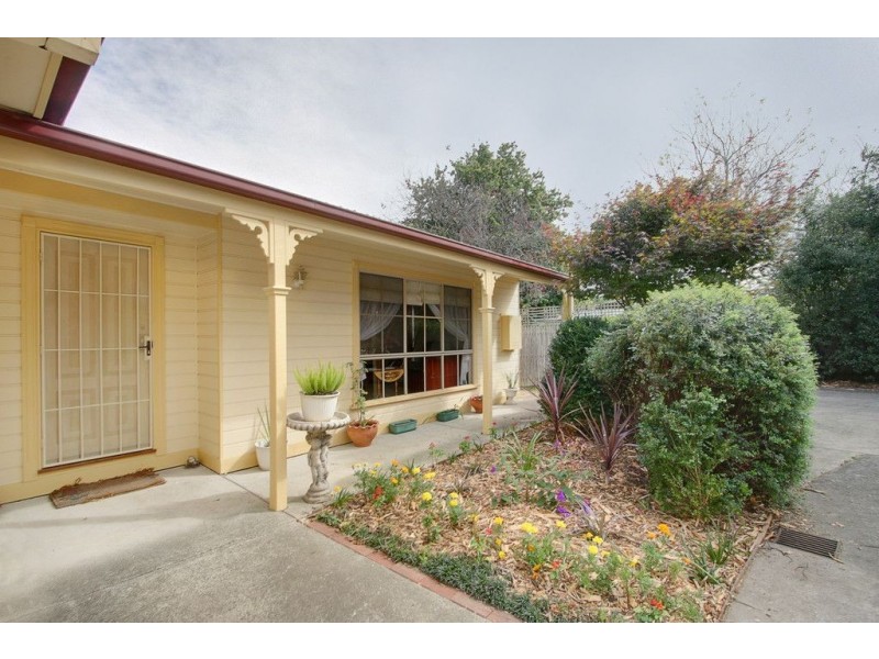 2/67 Forest Road, Ferntree Gully VIC 3156