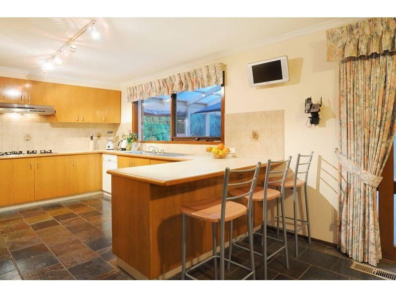 10 Kirrum Close, Wantirna South VIC 3152