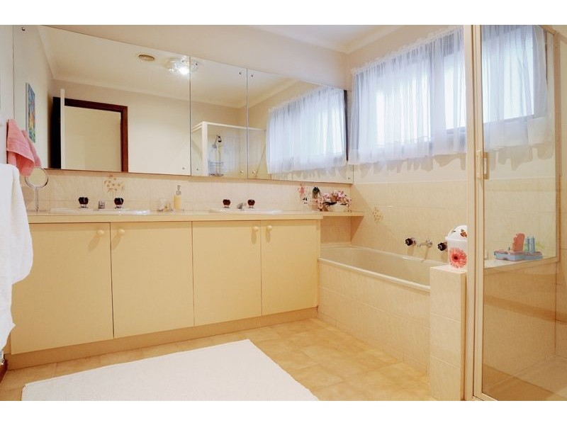 10 Kirrum Close, Wantirna South VIC 3152