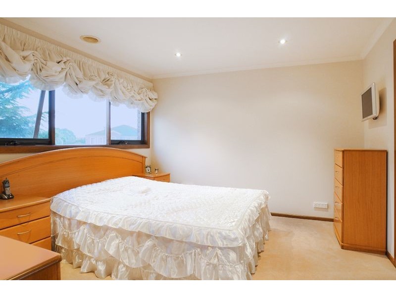 10 Kirrum Close, Wantirna South VIC 3152