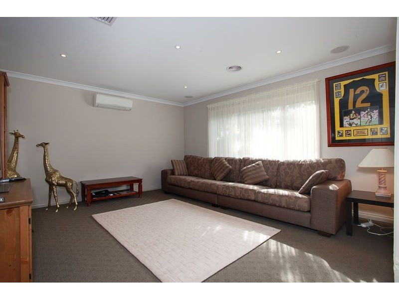 2 Glenburn Road, Boronia VIC 3155