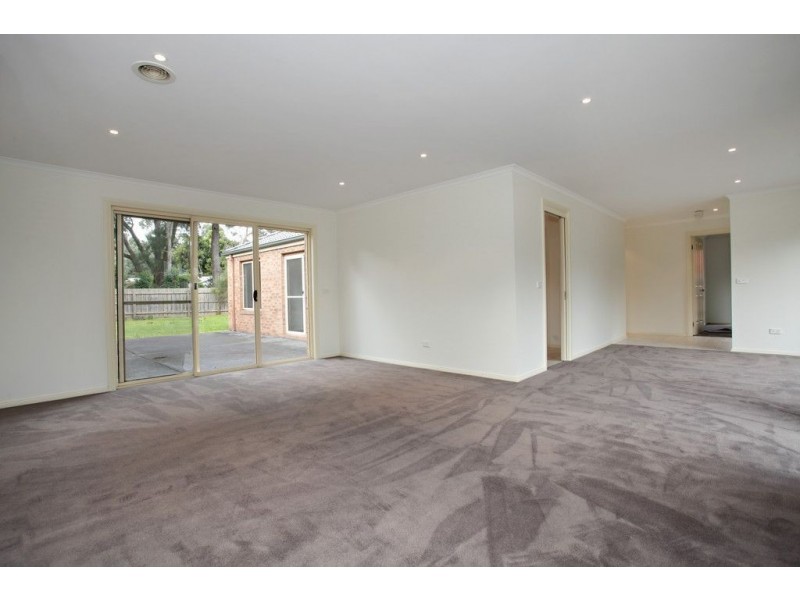 2/16 Bellbird Drive, Bayswater North VIC 3153