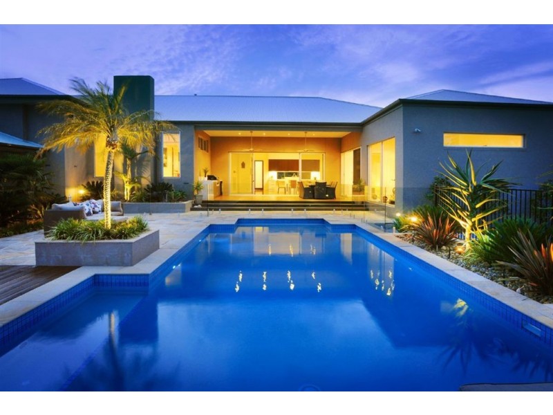 13 Sherwood Way, Lysterfield VIC 3156