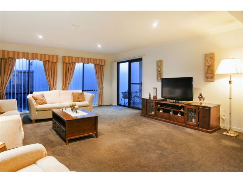 51 Sovereign Manors Crescent, Rowville VIC 3178