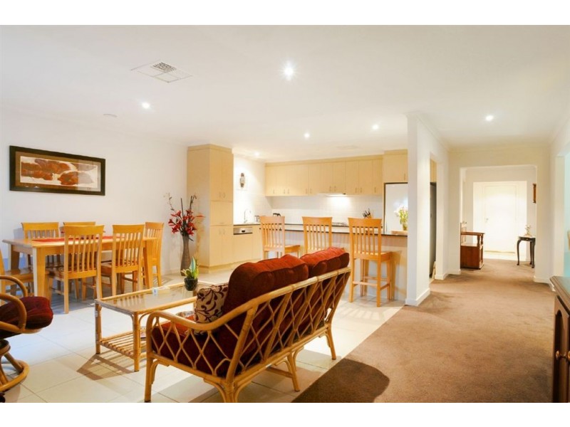 51 Sovereign Manors Crescent, Rowville VIC 3178
