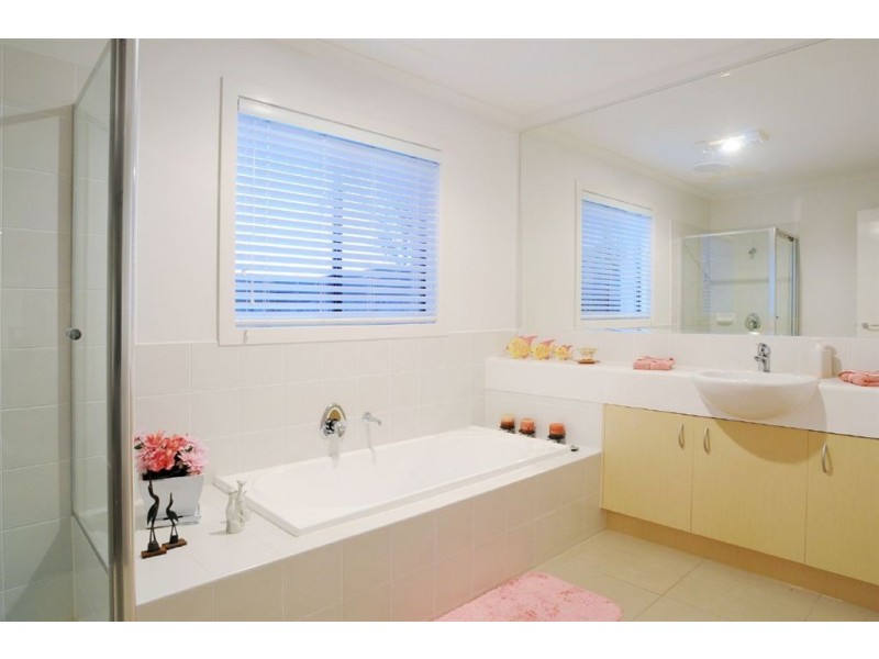 51 Sovereign Manors Crescent, Rowville VIC 3178