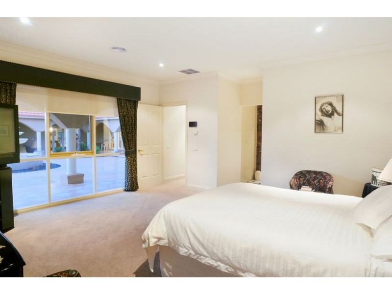 97 Grange Drive, Lysterfield VIC 3156