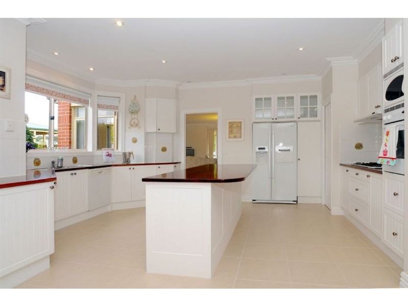 36 Windsor Drive, Lysterfield VIC 3156