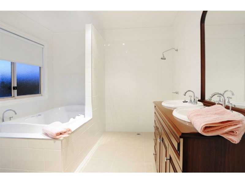 36 Windsor Drive, Lysterfield VIC 3156