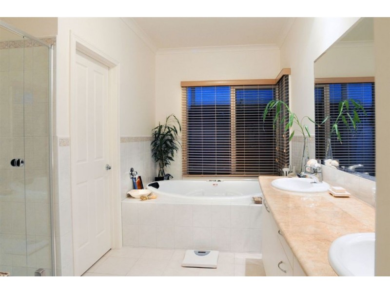 5 Woods Place, Rowville VIC 3178