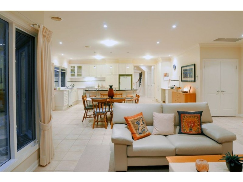 5 Woods Place, Rowville VIC 3178