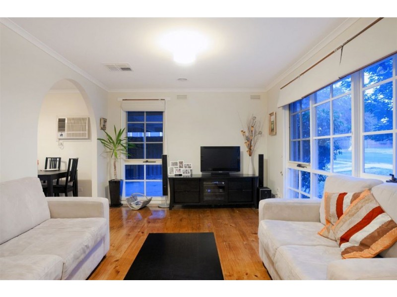 14 Berrabri Drive, Scoresby VIC 3179