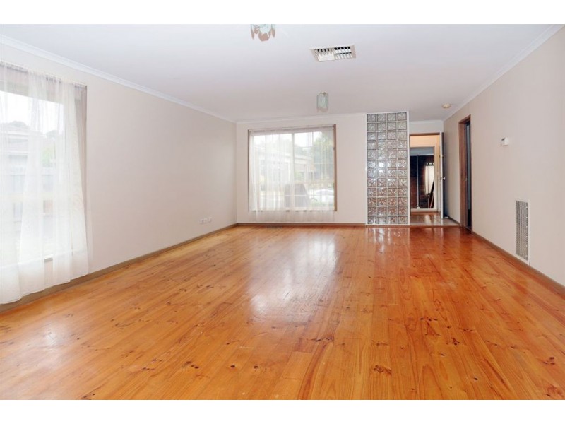 15 Metcalf Crescent, Rowville VIC 3178