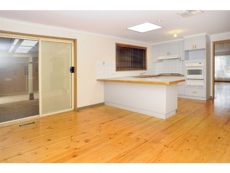 15 Metcalf Crescent, Rowville VIC 3178