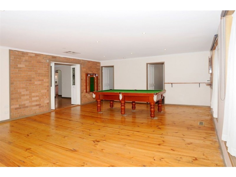 15 Metcalf Crescent, Rowville VIC 3178