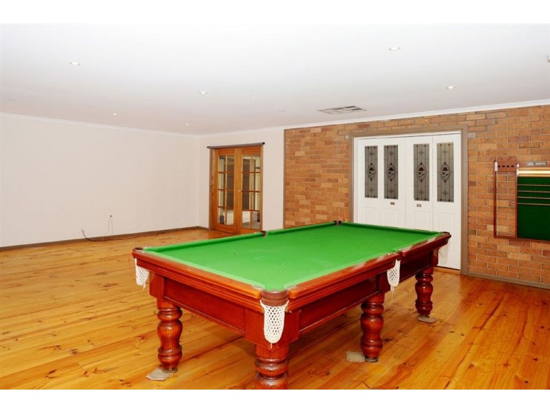 15 Metcalf Crescent, Rowville VIC 3178