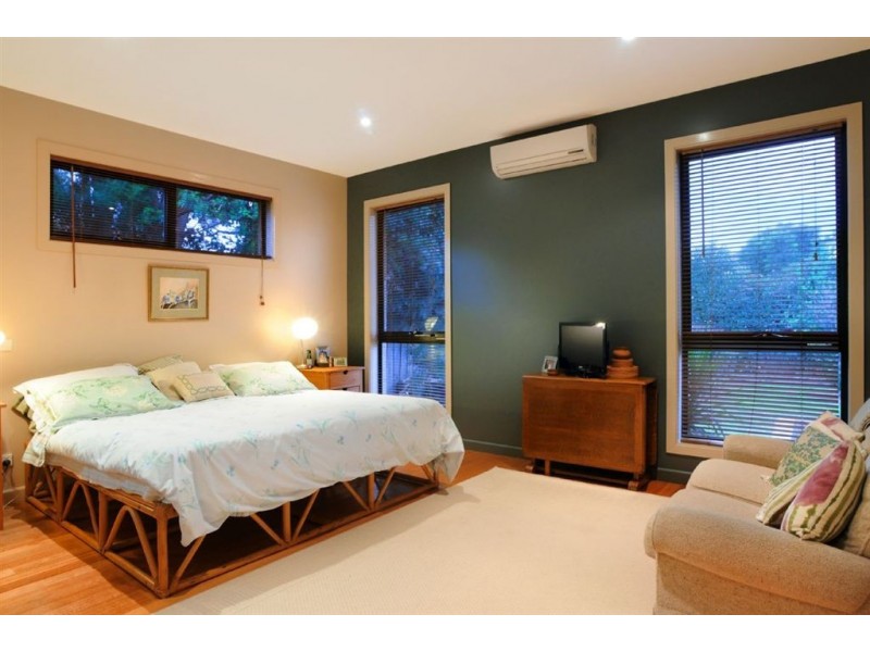 16 Greenaway Drive, Ferntree Gully VIC 3156