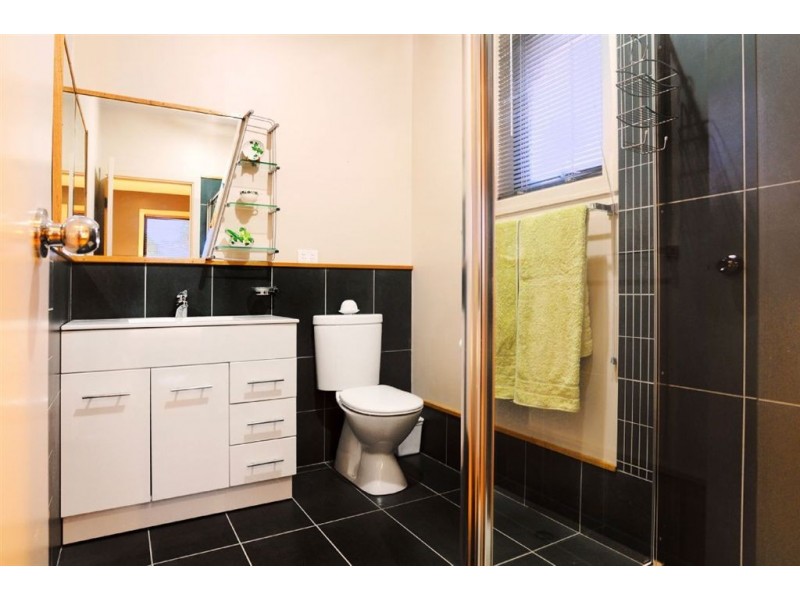 16 Greenaway Drive, Ferntree Gully VIC 3156