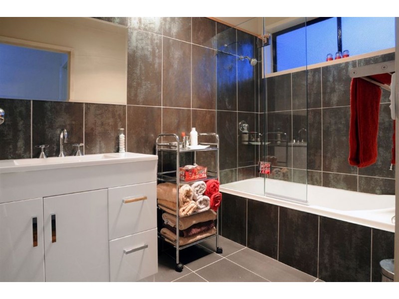 16 Greenaway Drive, Ferntree Gully VIC 3156