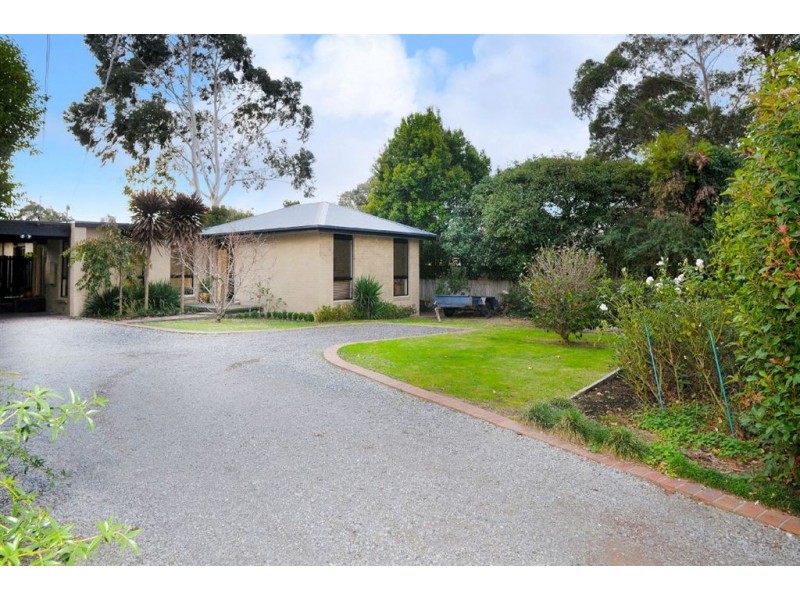 16 Greenaway Drive, Ferntree Gully VIC 3156