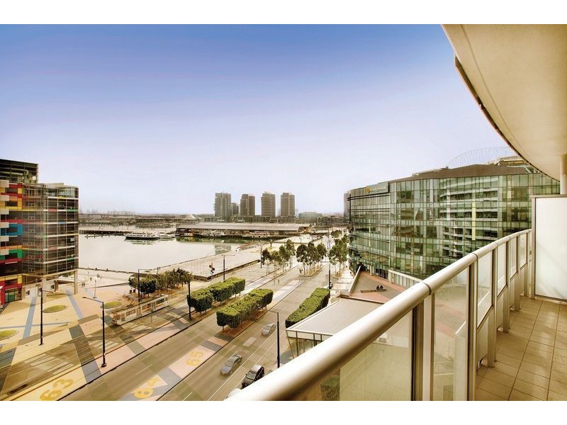 903/100 Harbour Esplanade, Docklands VIC 3008