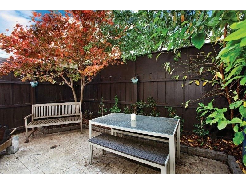 2/141 Albert Street, Port Melbourne VIC 3207